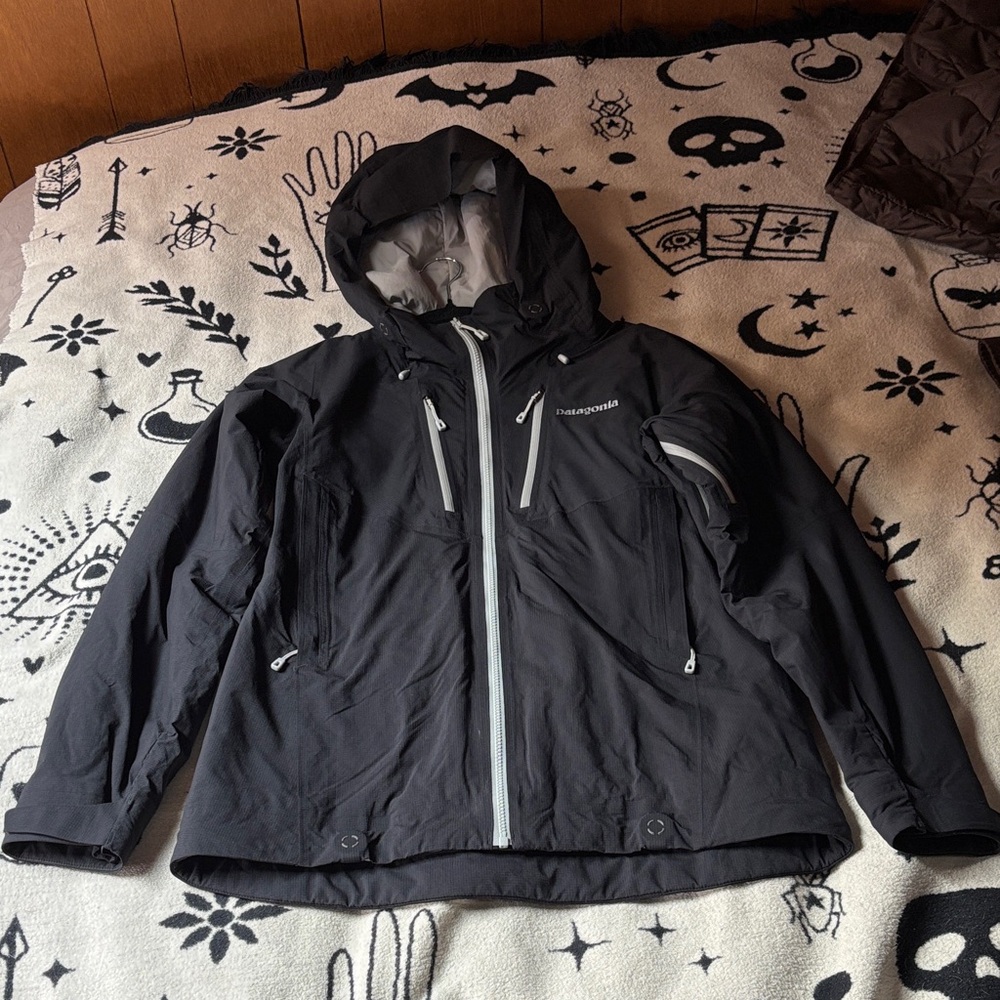 Patagonia Black and Gray Ski Jacket